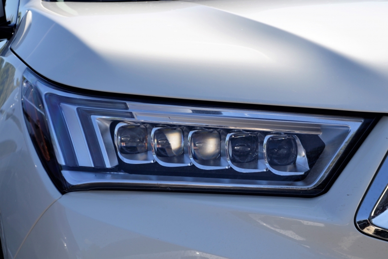 automobile--min_acura-headlamp-2834131